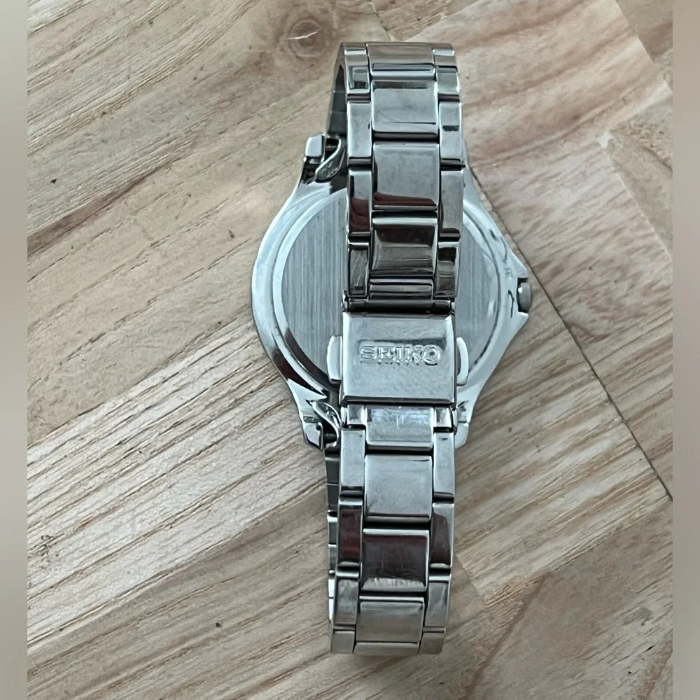 Seiko Ladies Watch Crystals Stainless Bracelet Dial Hands Date Window